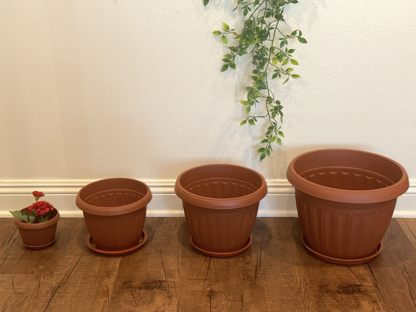5 Pieces Resin Planter Set With Matching Saucers - Durable And Lightweight